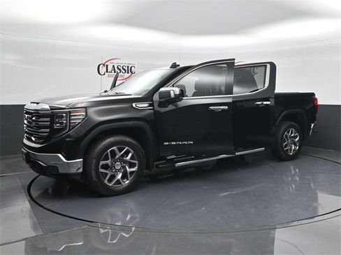 Used 2022 GMC Sierra 1500 SLT image 32