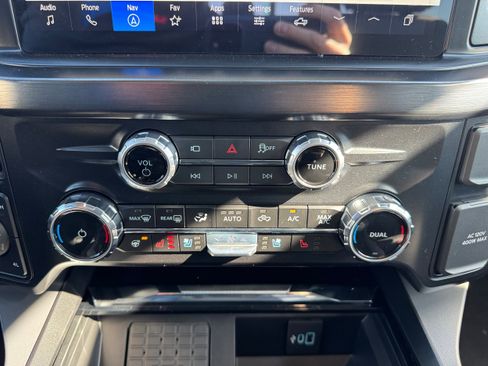 New 2026 Ford F250 Lariat w/ Black Appearance Package image 27