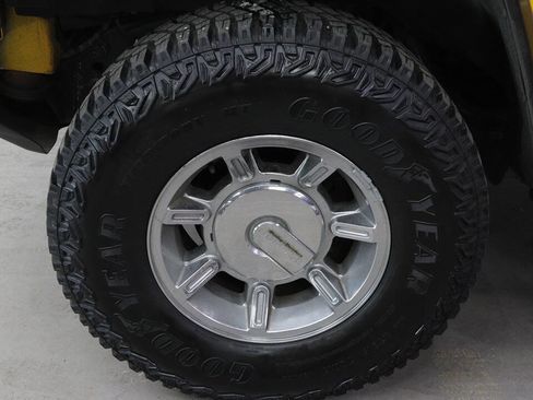 Used 2005 HUMMER H2 SUT w/ Preferred Equipment Group image 18