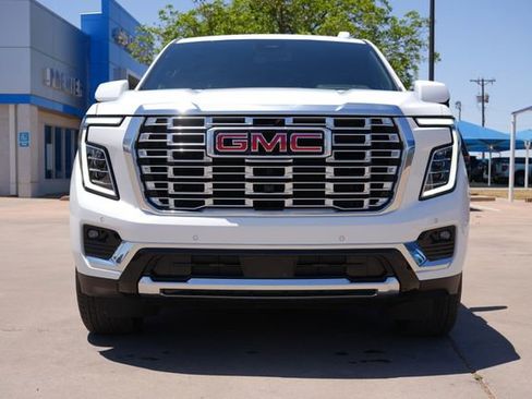 Used 2025 GMC Yukon Denali AWD/4WD image 8