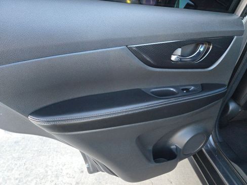 Used 2019 Nissan Rogue SL image 14