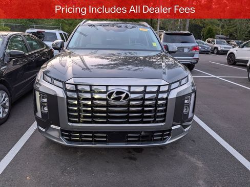 Used 2023 Hyundai Palisade Calligraphy w/ Cargo Package FWD image 2