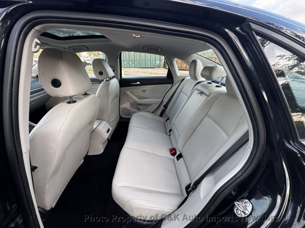 Used 2019 Volkswagen Jetta SEL w/ Cold Weather Package FWD image 19