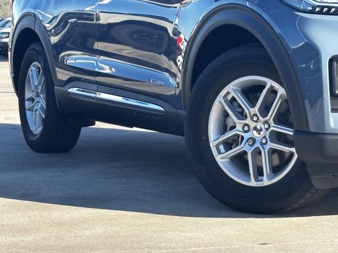 New 2025 Ford Explorer Active w/ Active Comfort Package image 3