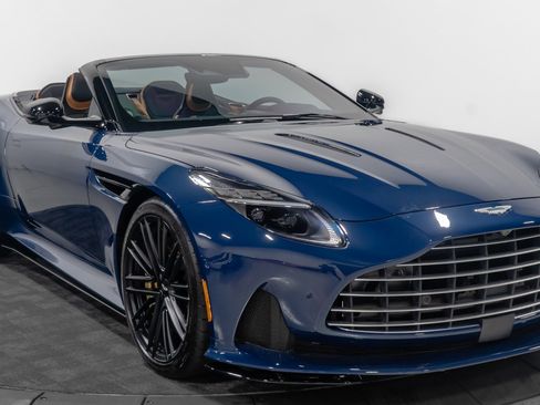 Used 2024 Aston Martin DB12 Convertible image 12