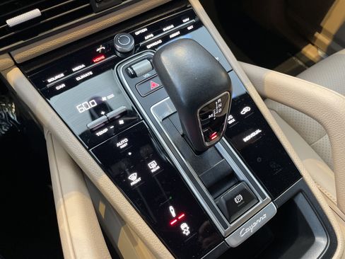 Used 2022 Porsche Cayenne E-Hybrid image 27