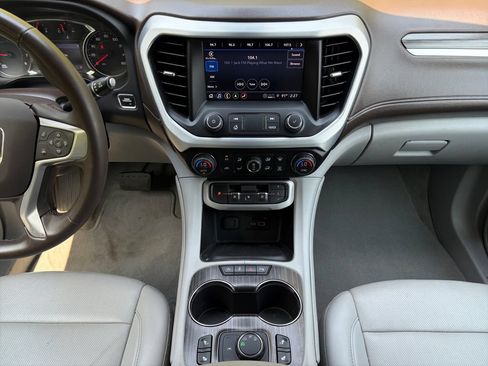 Used 2023 GMC Acadia SLT AWD/4WD image 10