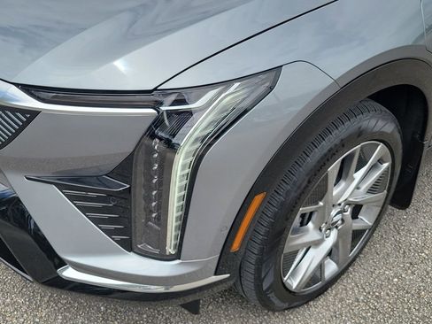 Used 2025 Cadillac Optiq Luxury 1 image 12