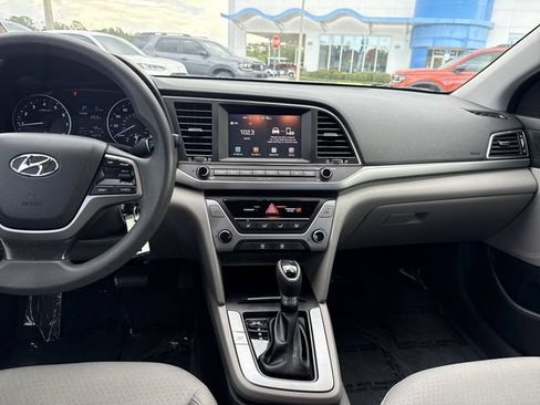 Used 2017 Hyundai Elantra SE FWD image 21