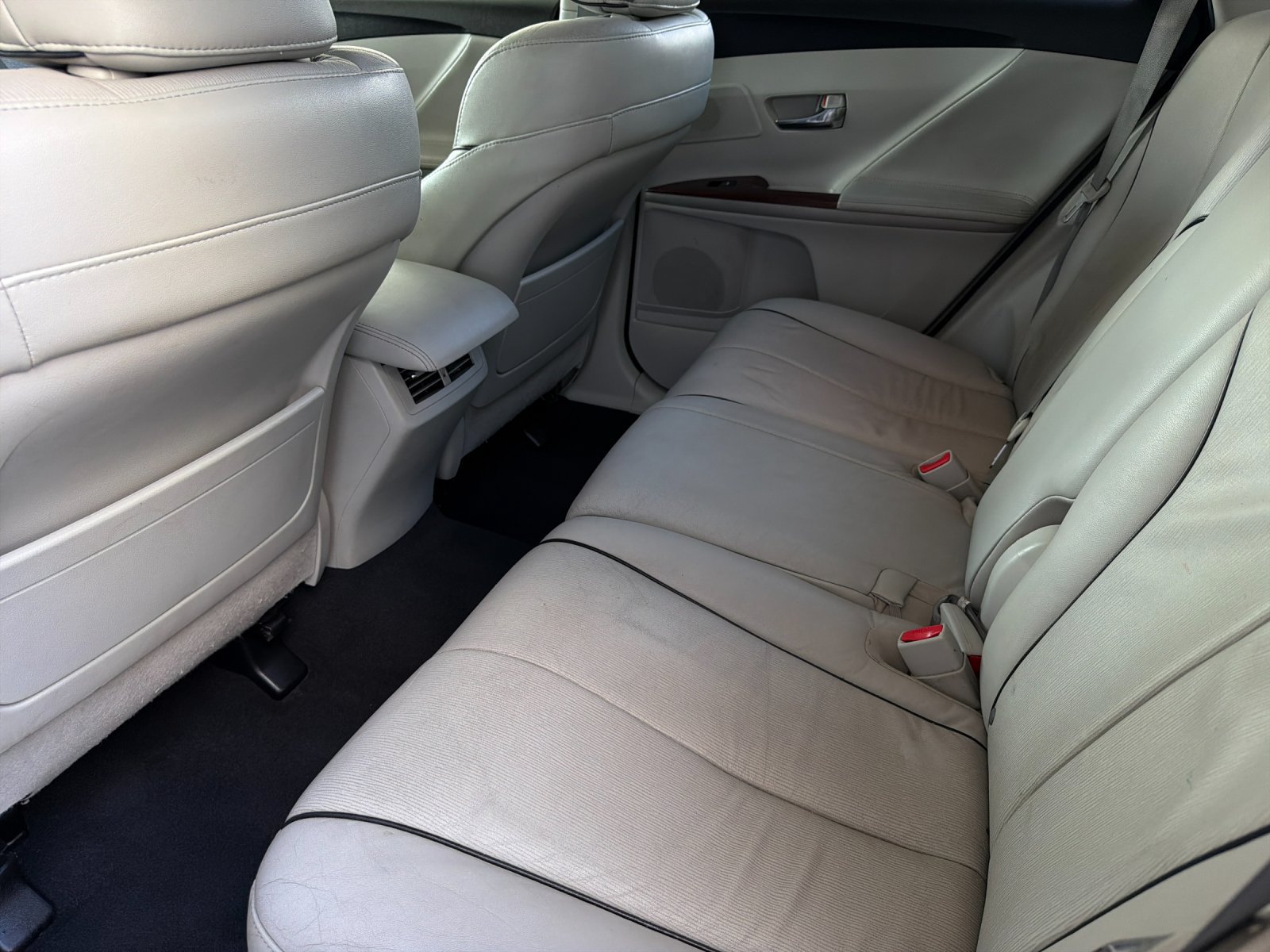 Used 2010 Toyota Venza FWD image 11