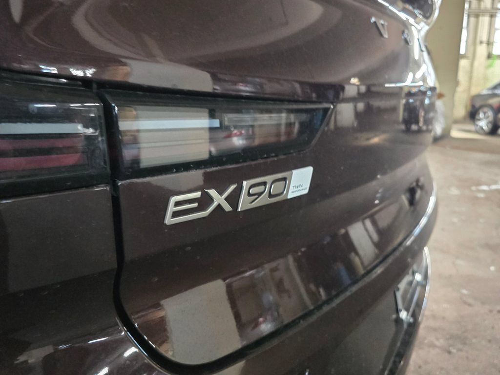 Used 2025 Volvo EX90 Ultra AWD/4WD image 14