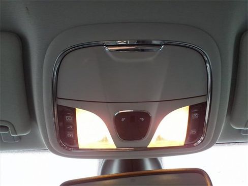 Used 2019 Jeep Cherokee Limited image 23