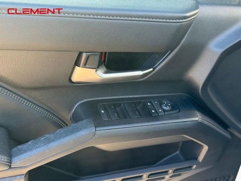 Used 2025 Toyota Tacoma Limited image 18