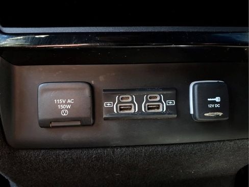 Used 2024 Jeep Wagoneer L Series III w/ Premium Group I AWD/4WD image 32