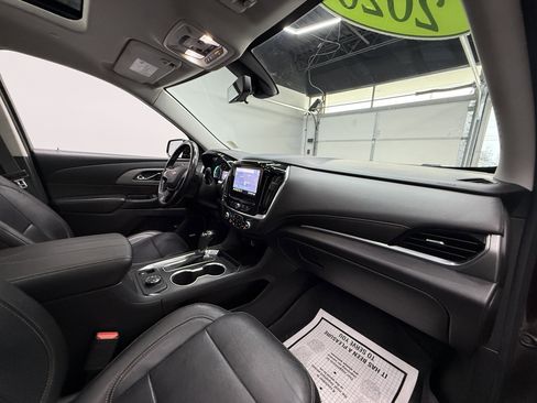 Used 2020 Chevrolet Traverse LT image 24