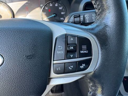 Used 2021 Ford Explorer XLT image 11