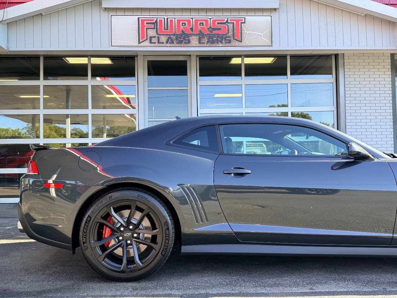 Used 2015 Chevrolet Camaro SS w/ SS Performance Package RWD image 10