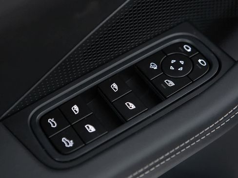 New 2026 Porsche Macan Turbo Electric image 25