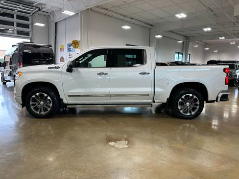 Used 2022 Chevrolet Silverado 1500 High Country w/ LPO, Dark Essentials Package AWD/4WD image 2