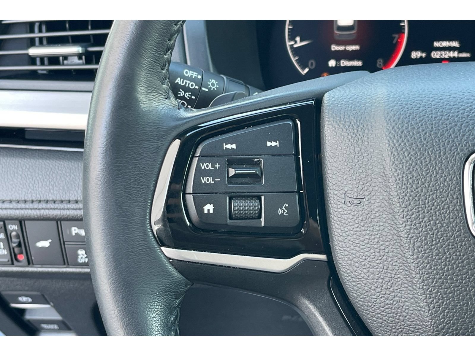 Certified 2025 Honda Odyssey Touring image 36