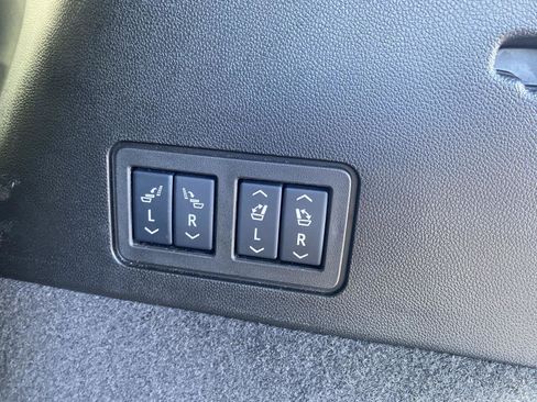 Used 2025 Cadillac XT6 Premium Luxury image 16