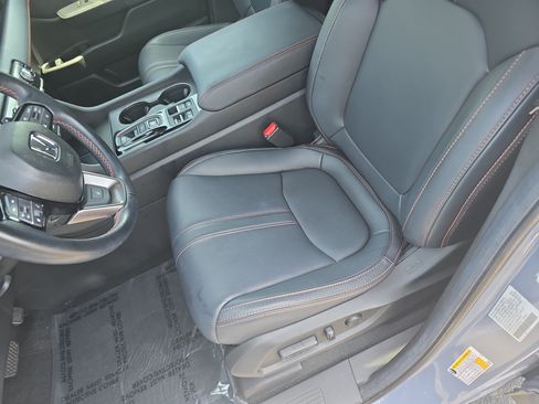 Used 2025 Honda Pilot TrailSport image 15