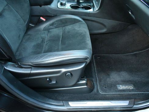 Used 2014 Jeep Grand Cherokee SRT AWD/4WD image 30