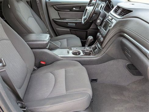 Used 2017 Chevrolet Traverse LT w/ Style and Technology Package image 28