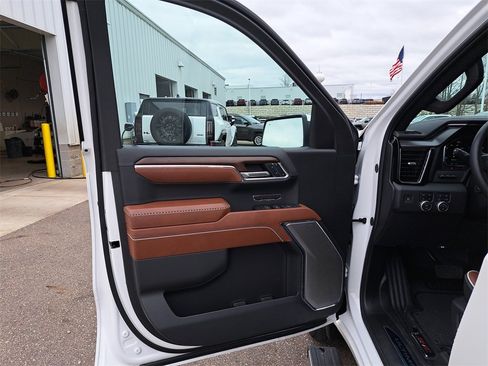 Used 2024 GMC Sierra 1500 Denali Ultimate image 17