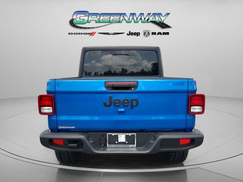 Used 2025 Jeep Gladiator Sport AWD/4WD image 2