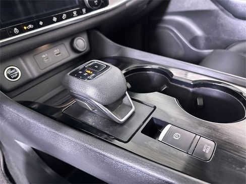 Used 2021 Nissan Rogue SV w/ Premium Package image 16