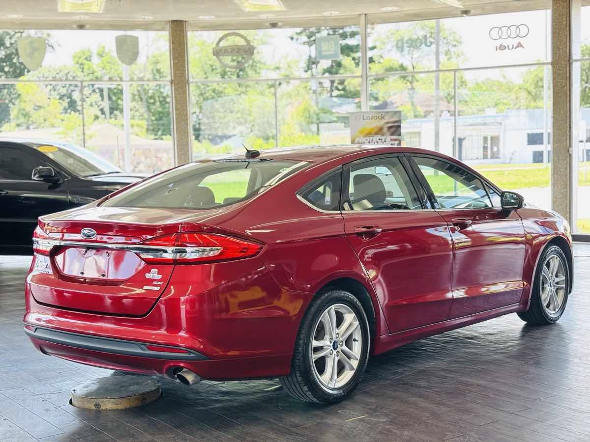 Used 2018 Ford Fusion SE w/ Fusion SE Technology Package FWD image 7