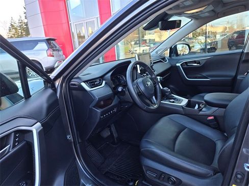 Used 2022 Toyota RAV4 Limited image 21