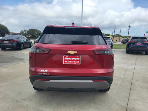 Used 2025 Chevrolet Equinox LT w/ Convenience Package II FWD image 4