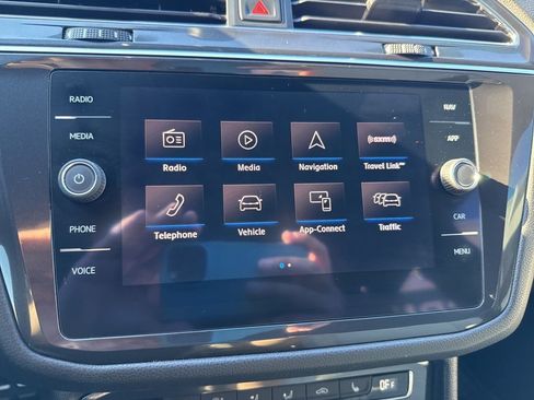 Used 2018 Volkswagen Tiguan SEL image 28