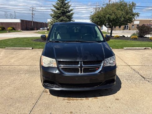 Used 2013 Dodge Grand Caravan SE FWD image 2