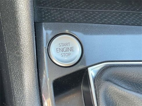 Used 2022 Volkswagen Tiguan SE image 18