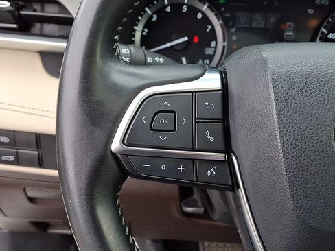 Used 2021 Toyota Highlander XLE image 23