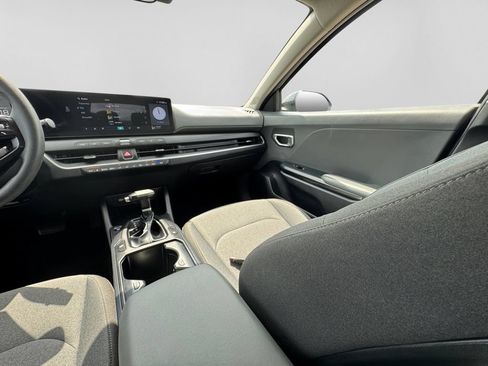 Used 2025 Kia K4 FWD image 23
