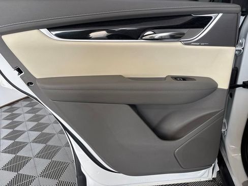 Used 2020 Cadillac XT6 Premium Luxury AWD/4WD image 26