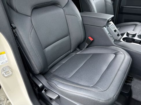 New 2025 Ford Bronco Badlands image 23