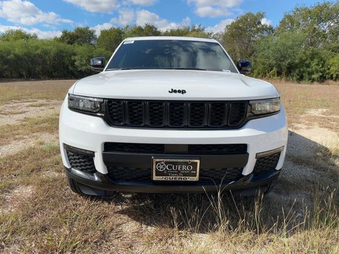 New 2025 Jeep Grand Cherokee L Limited w/ Black Appearance Package AWD/4WD image 8