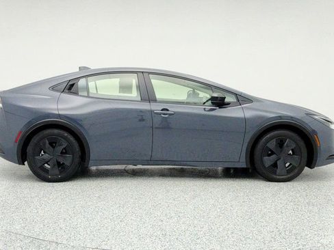 Used 2025 Toyota Prius LE image 4