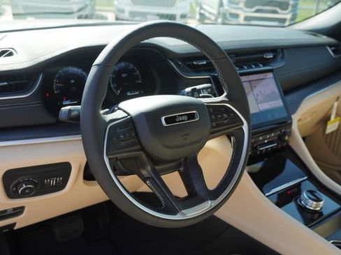 New 2025 Jeep Grand Cherokee L Limited w/ Luxury Tech Group II RWD image 19