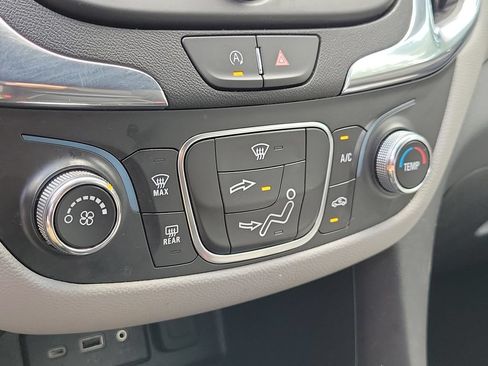 Used 2023 Chevrolet Equinox LS w/ LS Convenience Package AWD/4WD image 32