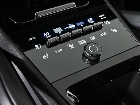 Used 2025 Porsche Cayenne Coupe image 16