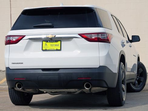 Used 2020 Chevrolet Traverse LS FWD image 4