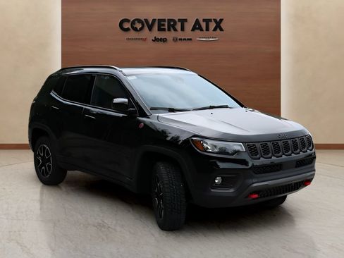New 2026 Jeep Compass Trailhawk w/ Sun, Sound & Navigation Group AWD/4WD image 7