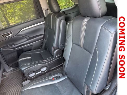 Used 2017 Toyota Highlander SE AWD/4WD image 11
