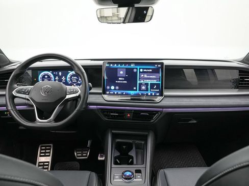 Used 2025 Volkswagen Tiguan SE R-Line AWD/4WD image 16